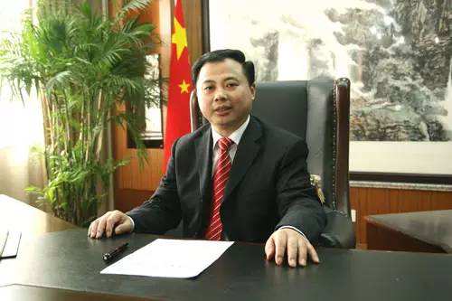 張?zhí)烊危杭訌妶髲U動力鋰電池再生循環(huán)利用