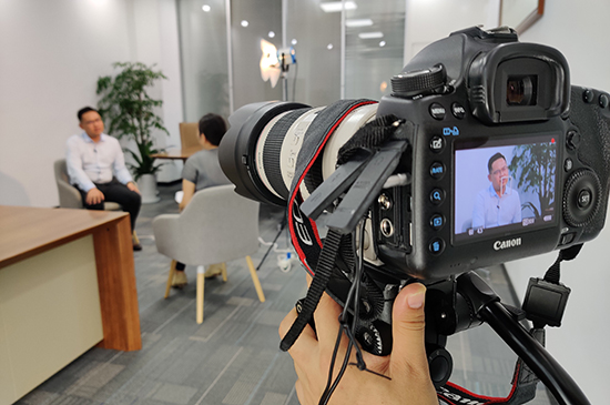 《洞見》節(jié)目記者采訪蜂巢能源科技有限公司合伙人、總裁楊紅新