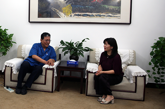 采訪風(fēng)帆有限責(zé)任公司董事長(zhǎng)李勇前，與嘉賓進(jìn)行交流