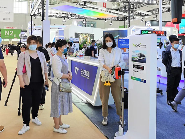 亮相世界智能大會 銀隆氫燃料公交展演“智造”力量