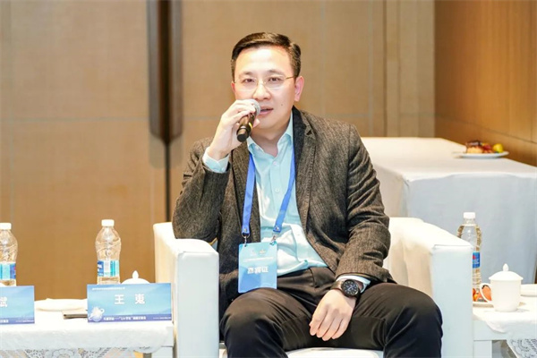 “Li+學(xué)社”高端對(duì)話：警惕全球化機(jī)遇下，鋰電企業(yè)的出海挑戰(zhàn)和技術(shù)迭代風(fēng)險(xiǎn)