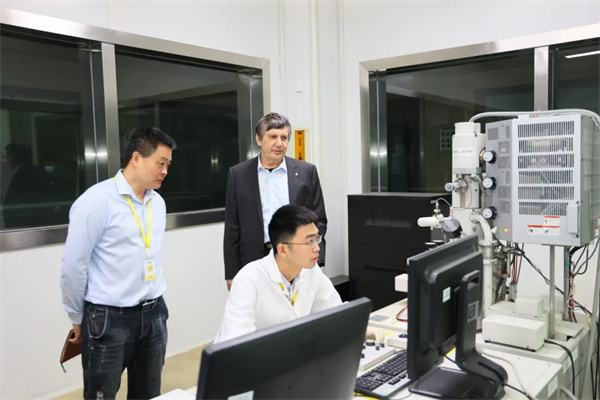 再添3項(xiàng)!超威已掌握石墨烯技術(shù)專利41項(xiàng) | 超威集團(tuán)重點(diǎn)支持CBIS2025 再添3項(xiàng)!超威已掌握石墨烯技術(shù)專利41項(xiàng) | 超威集團(tuán)重點(diǎn)支持CBIS2025